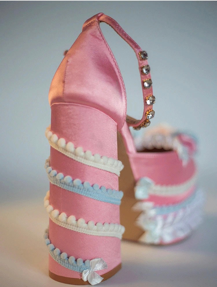 Rococo cake heels