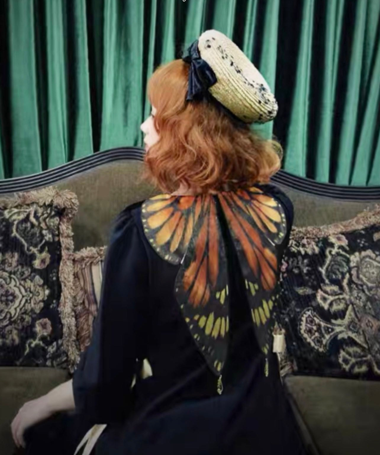 Butterfly garden collar