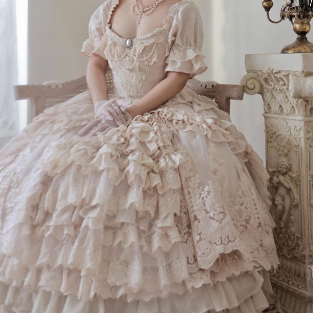 Rococo princess boned gown👑