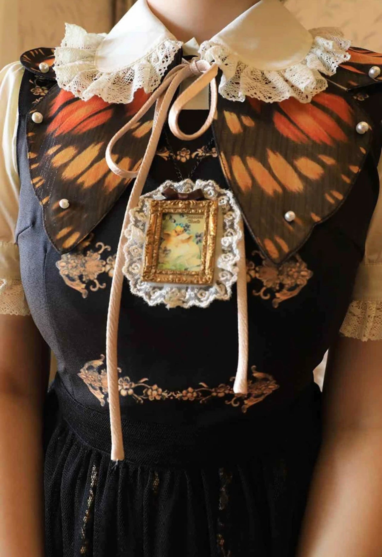 Butterfly garden collar