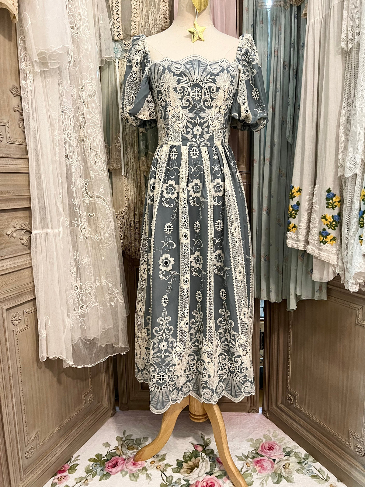 Silhouette romance dress