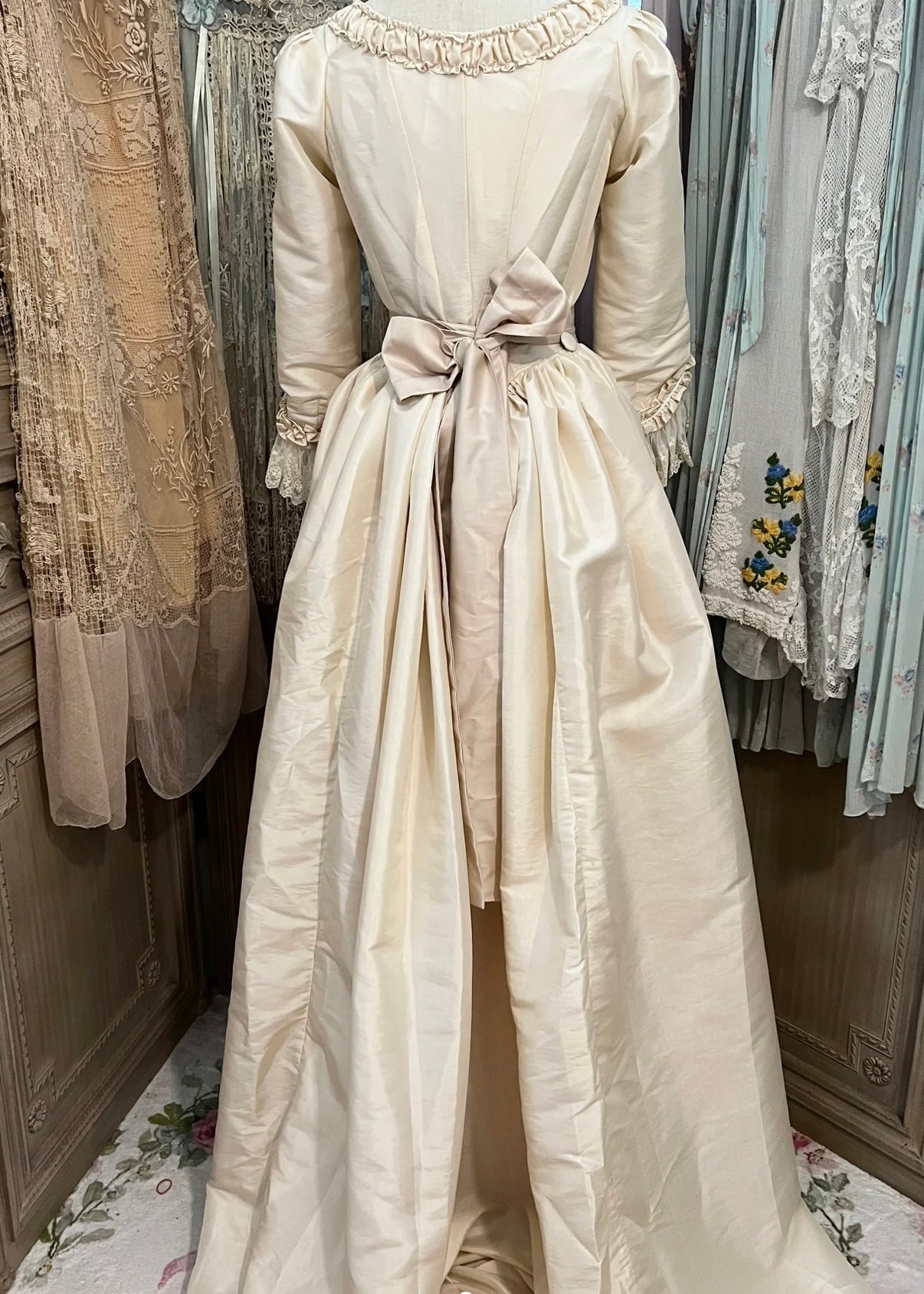 The porcelain gown