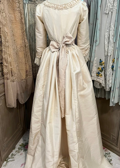 The porcelain gown