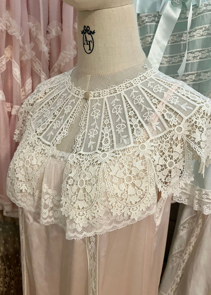 Ecru lace collar