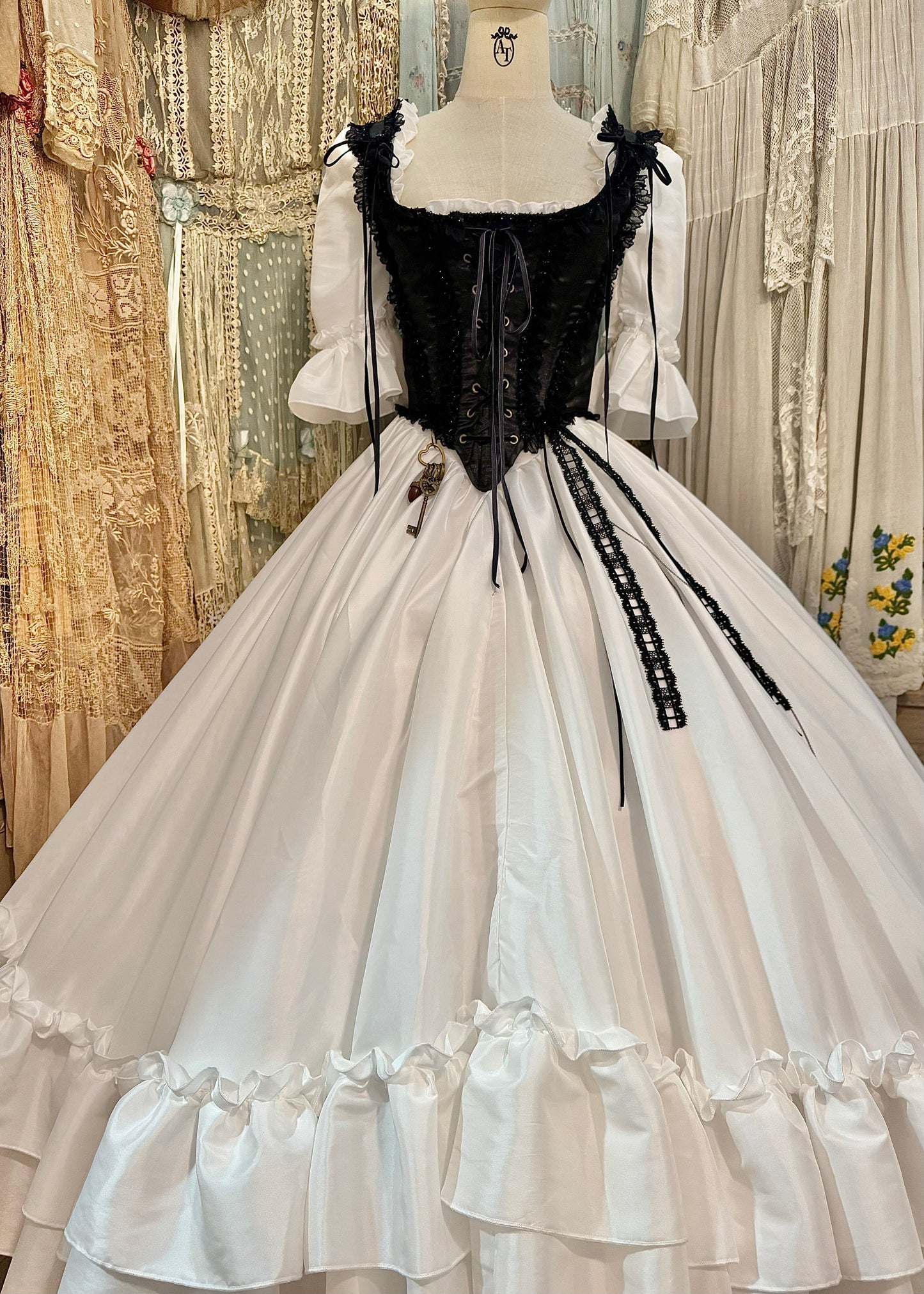 Le château romance dress