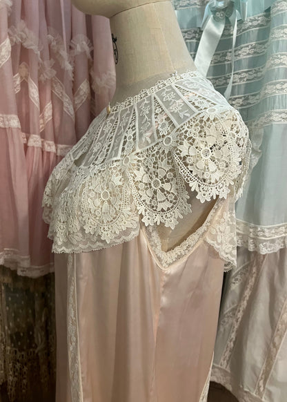 Ecru lace collar