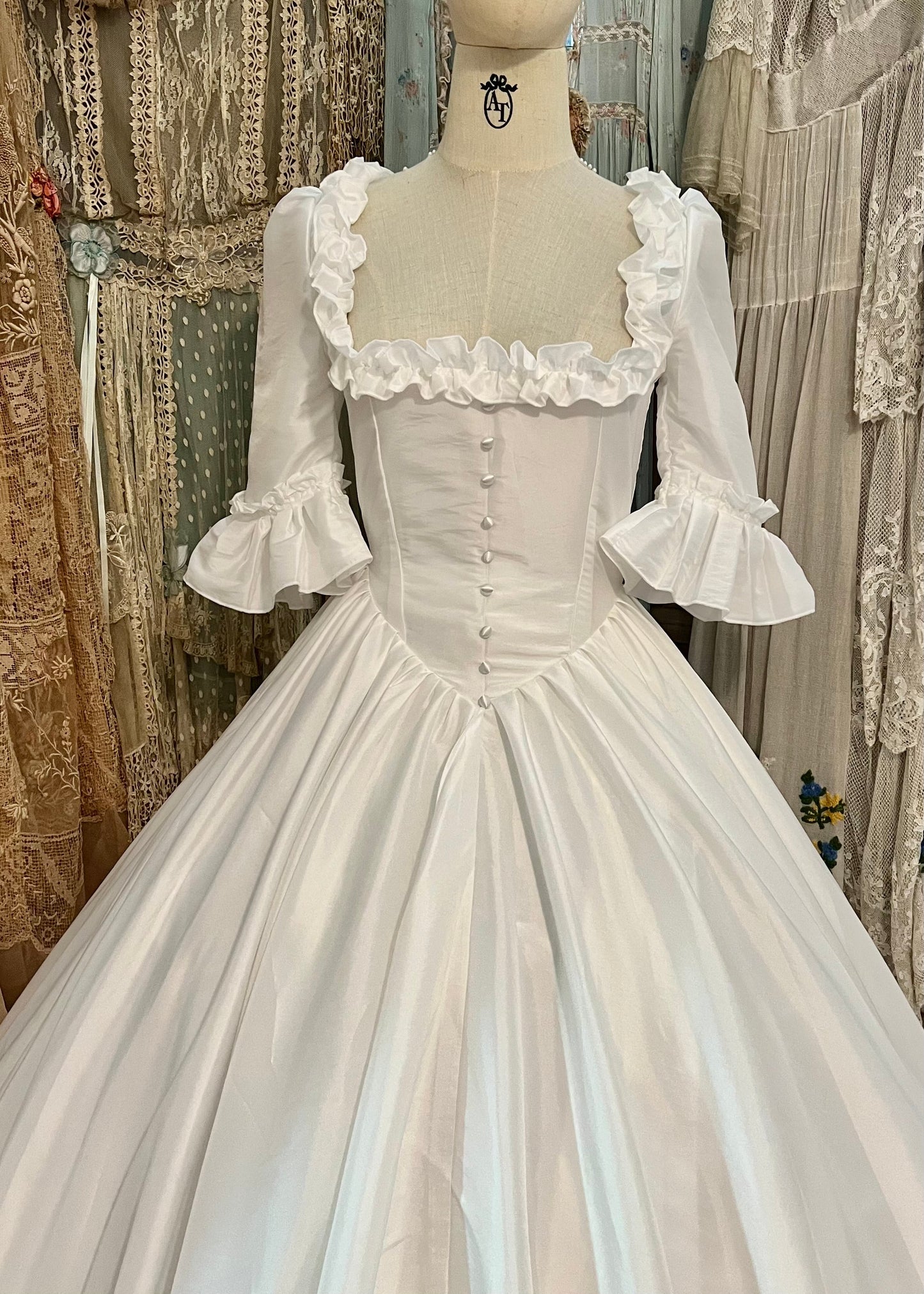 Le château romance dress