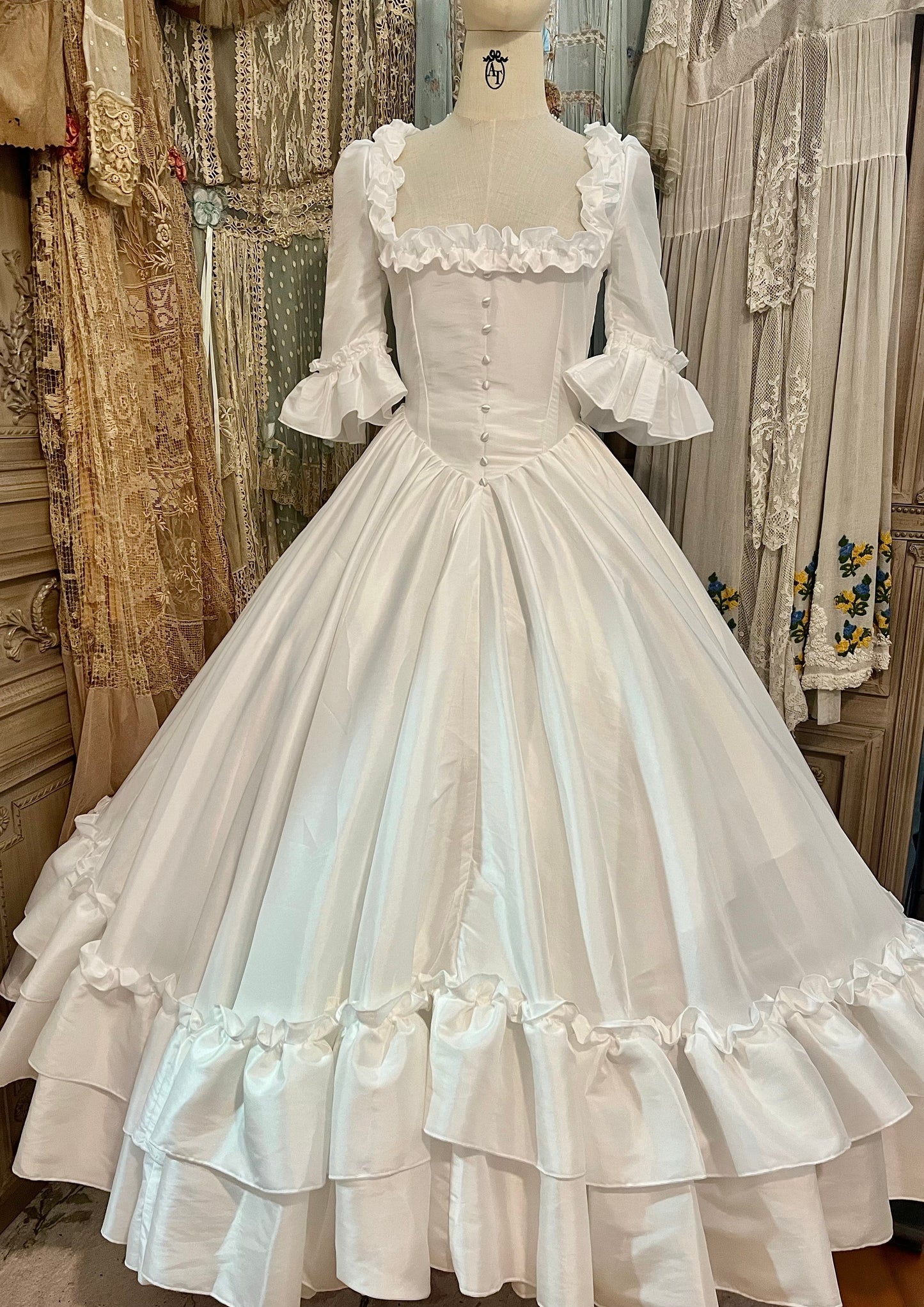 Le château romance dress