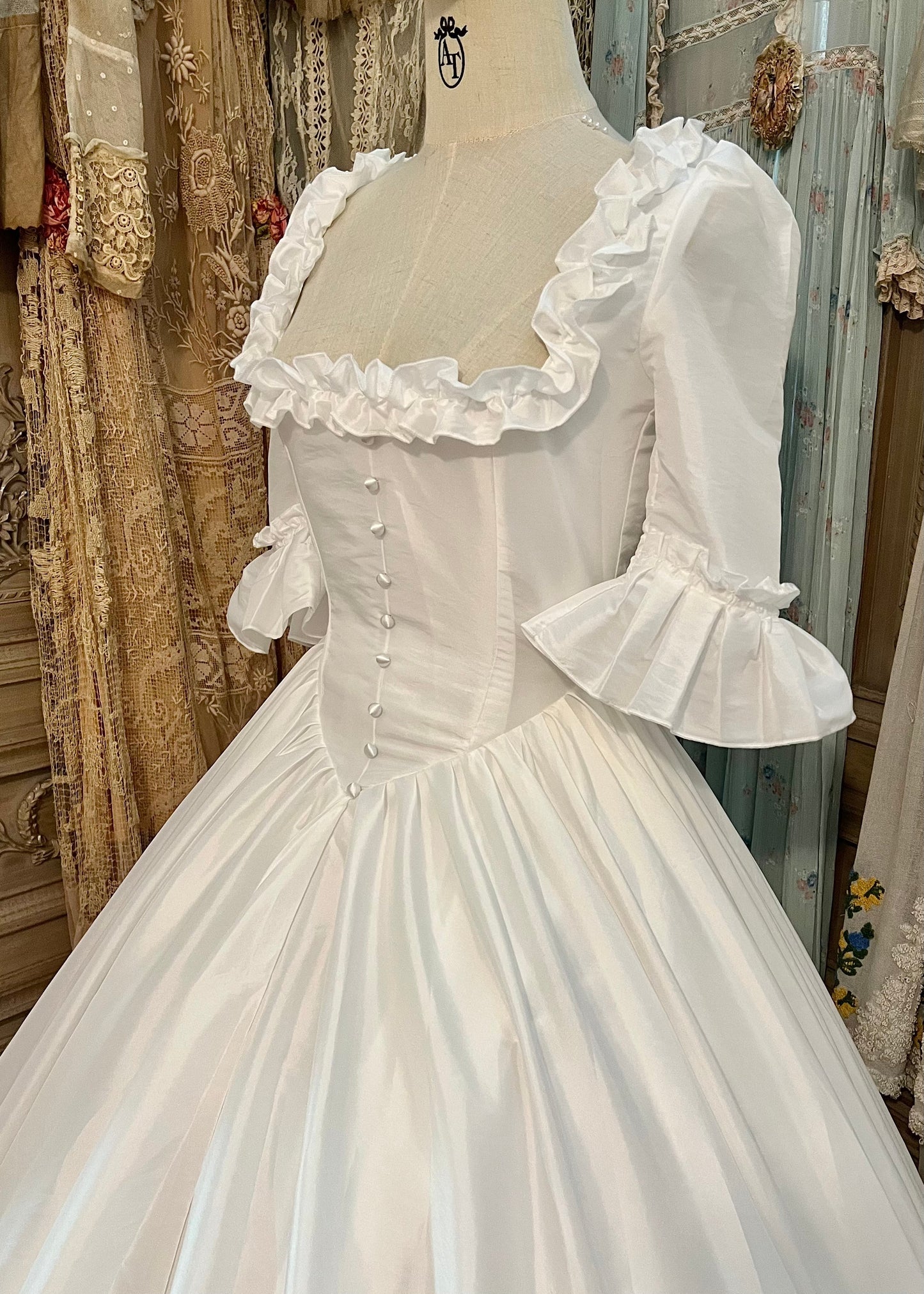 Le château romance dress