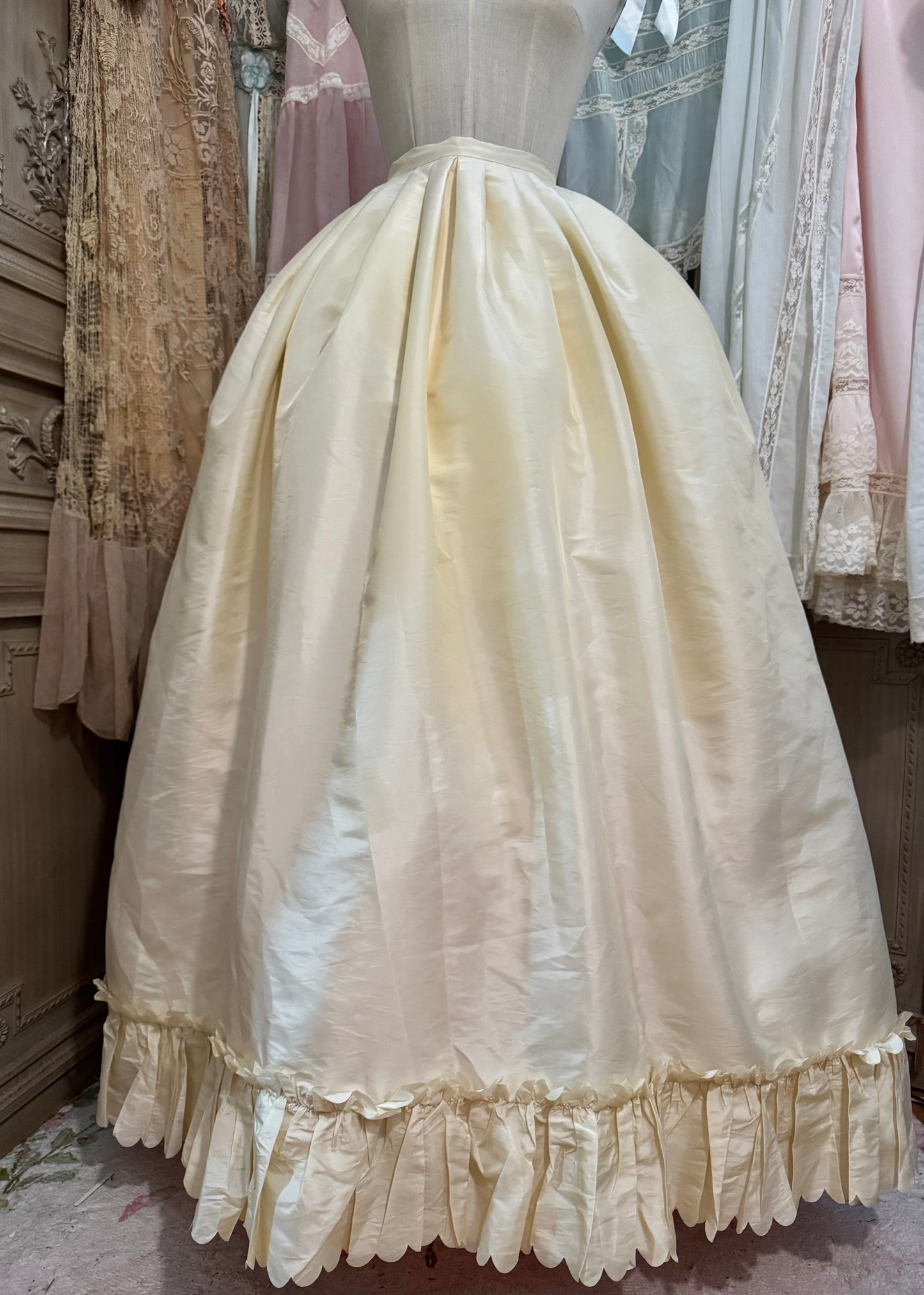 Let them eat cake gown 🎂🎀🦢