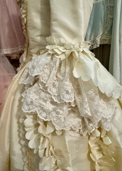 Let them eat cake gown 🎂🎀🦢