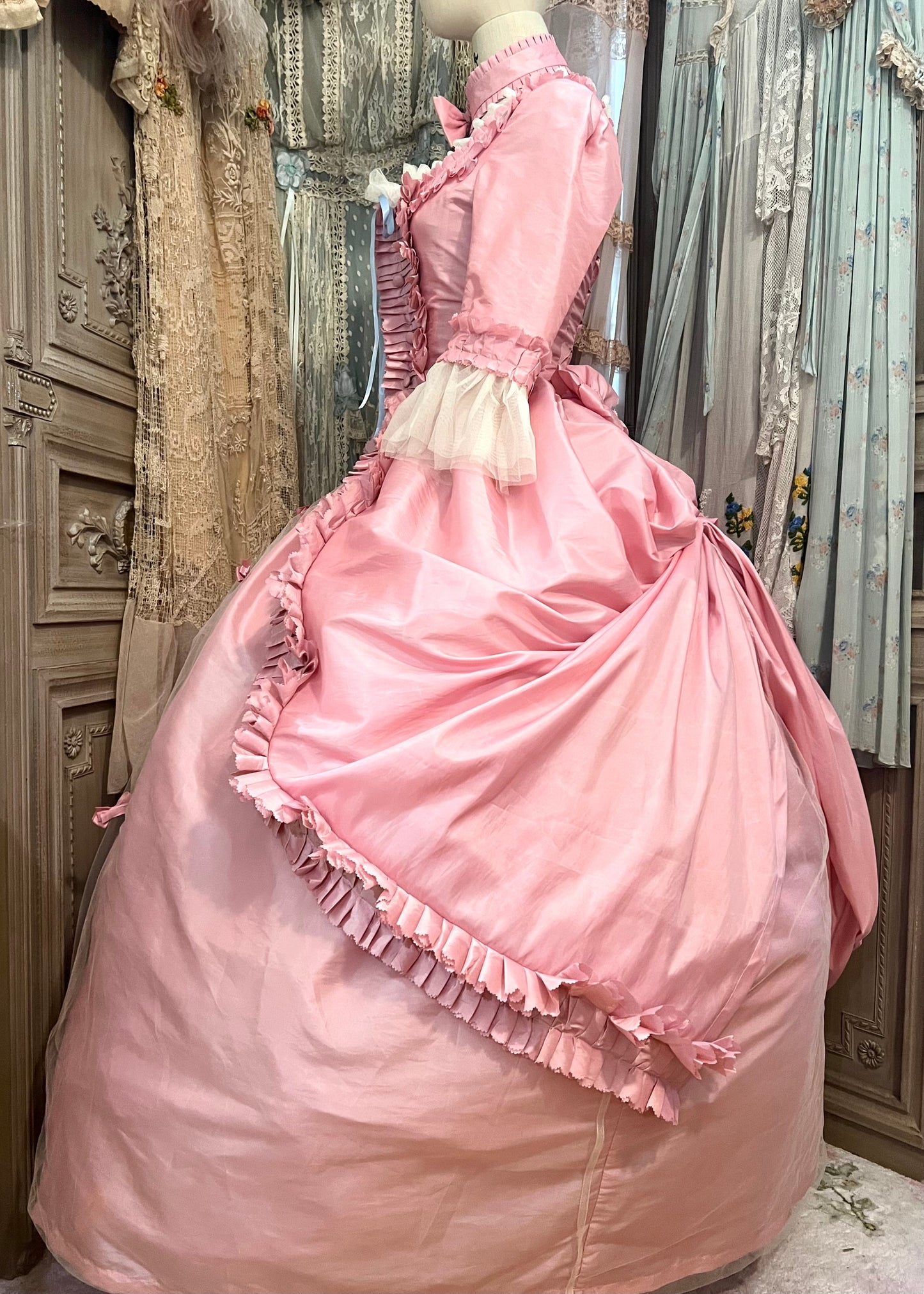 Antoinette à la mode gown