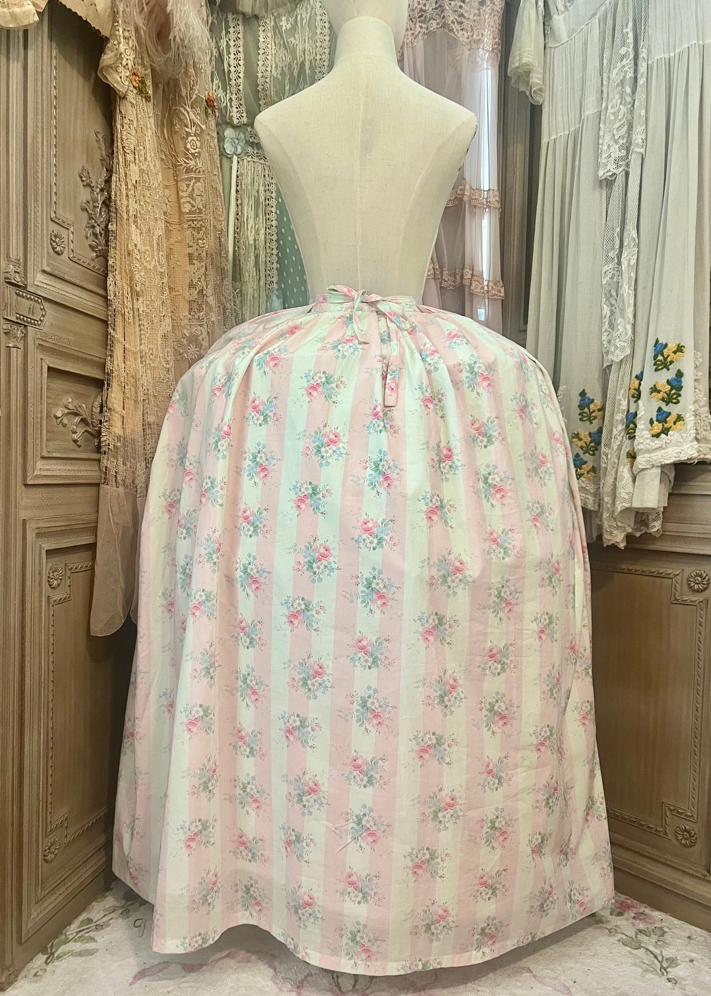 Fête Galantes Gown 🎀