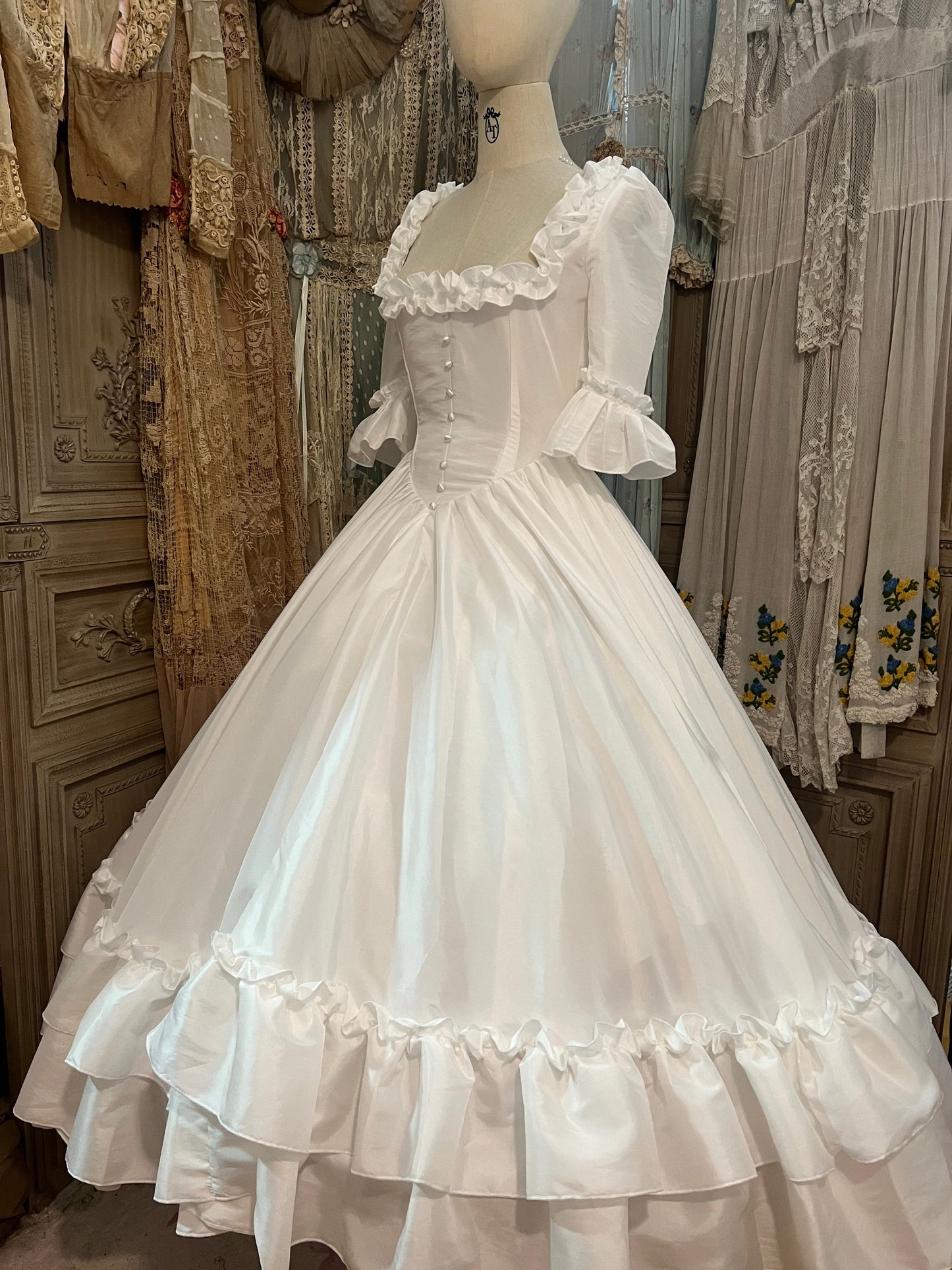 Le château romance dress