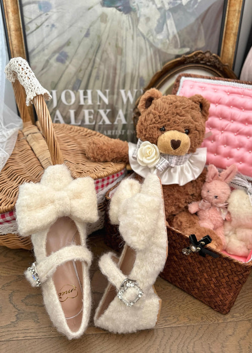Cream teddy shoes 🧸