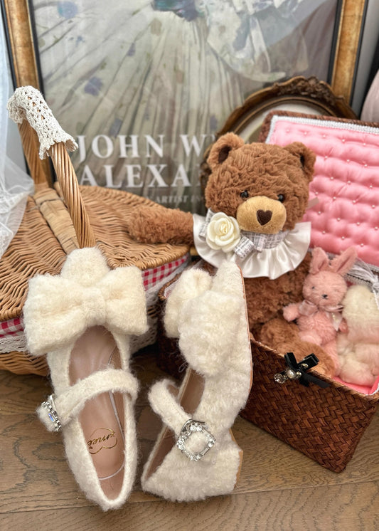 Cream teddy shoes 🧸