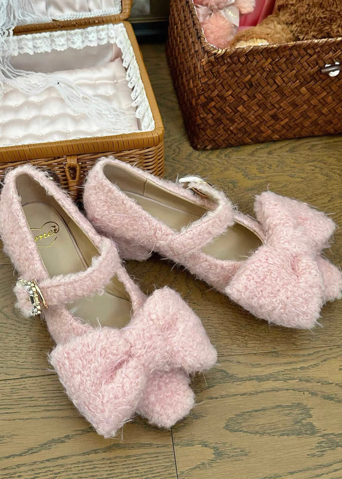Pink teddy shoes 🧸