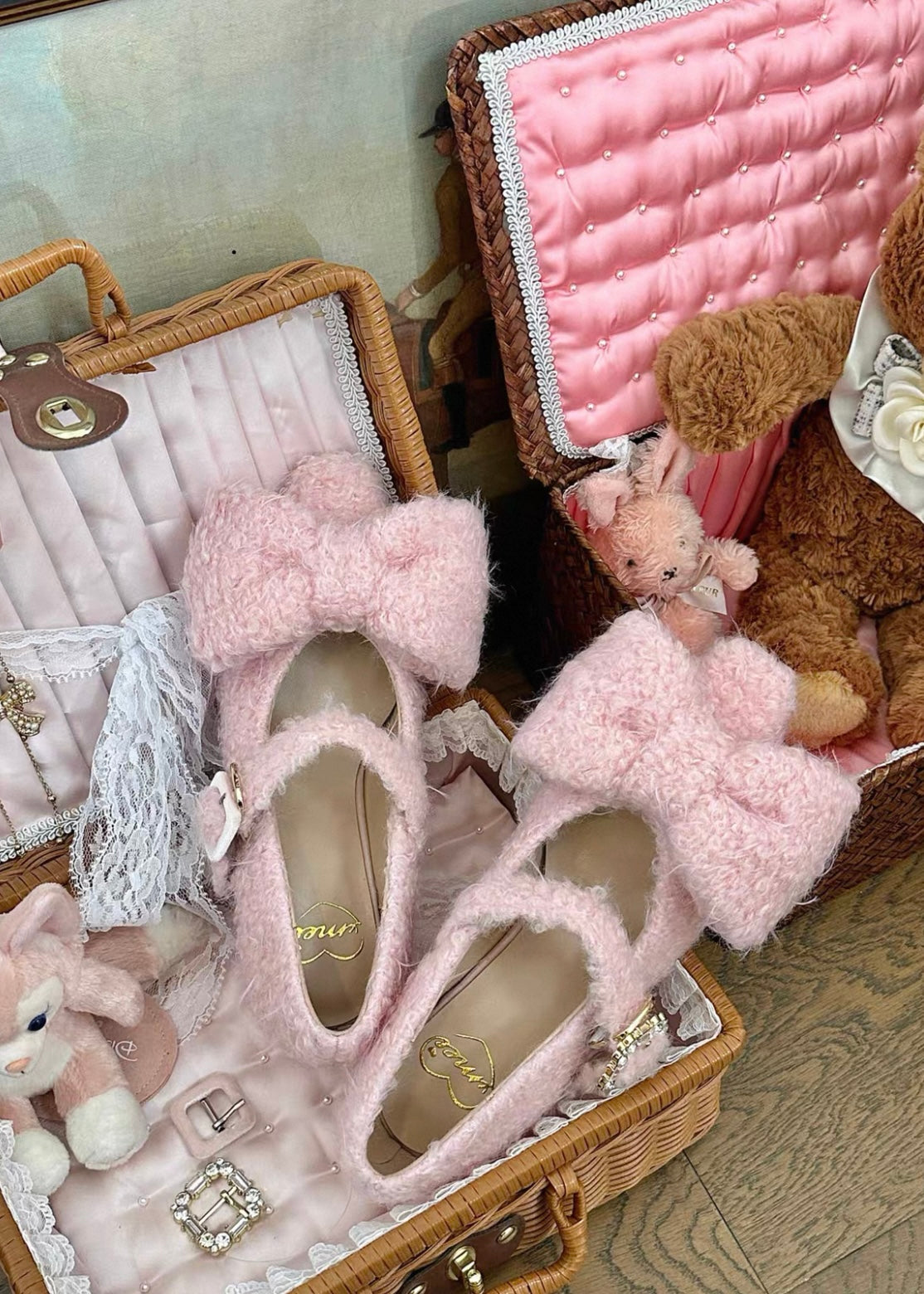 Pink teddy shoes 🧸