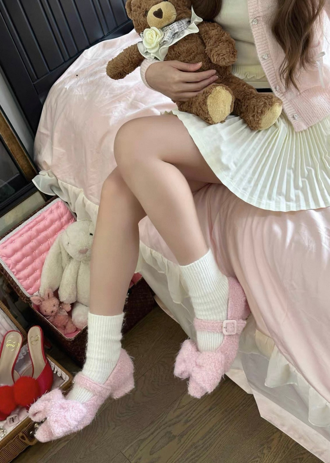 Pink teddy shoes 🧸