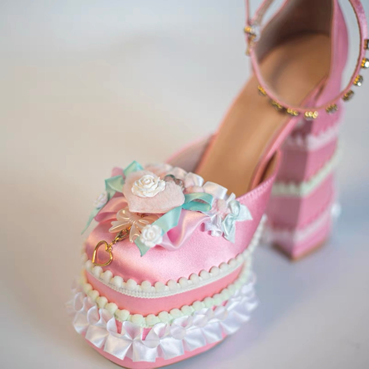 Rococo cake heels