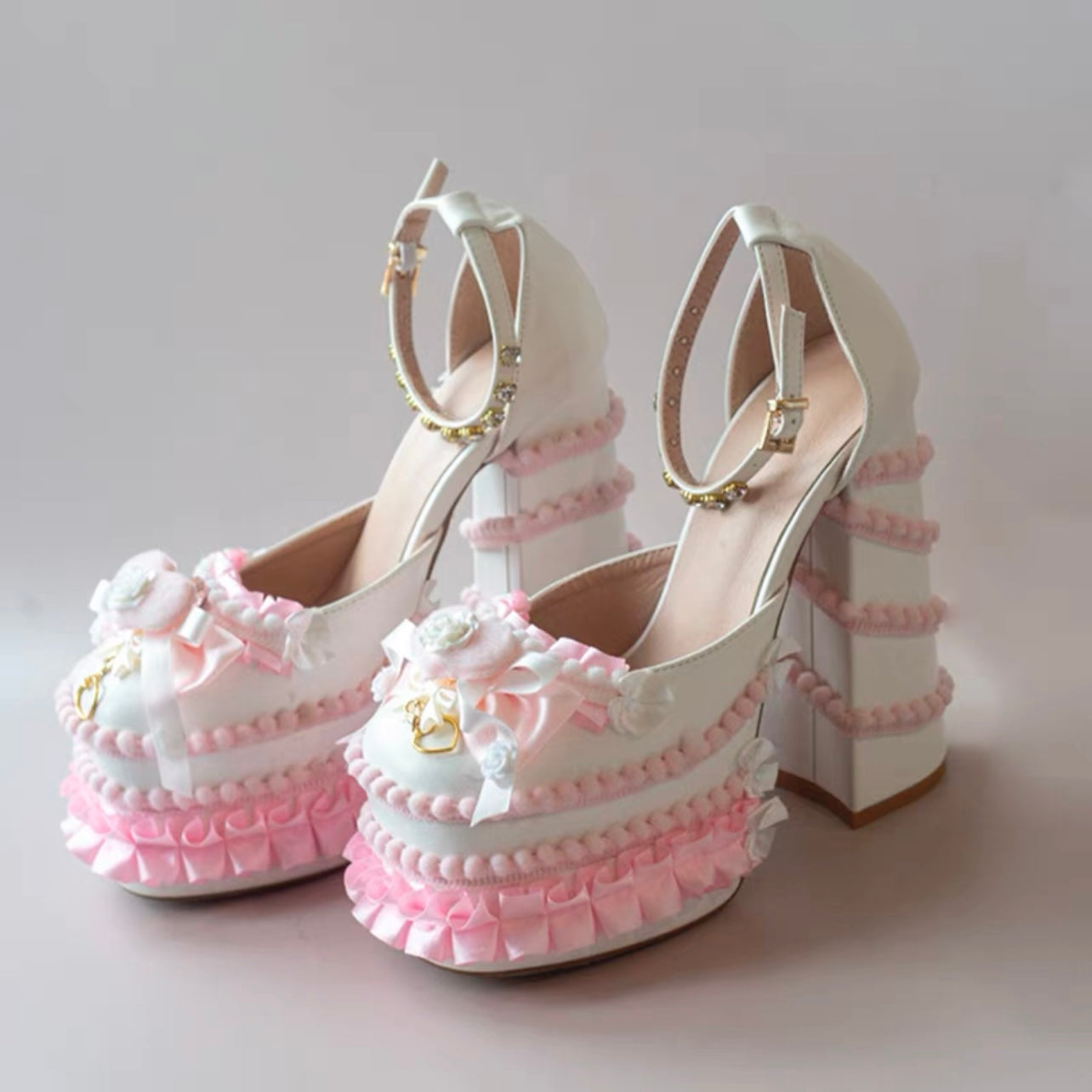 Rococo cake heels