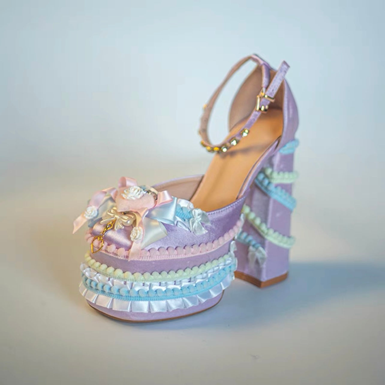 Rococo cake heels