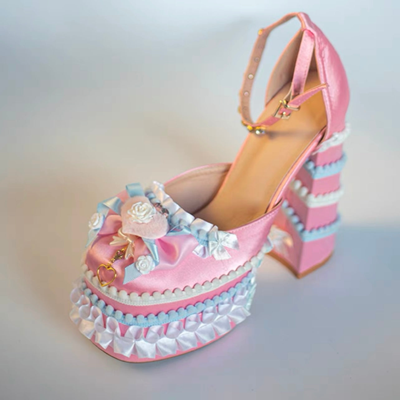 Rococo cake heels