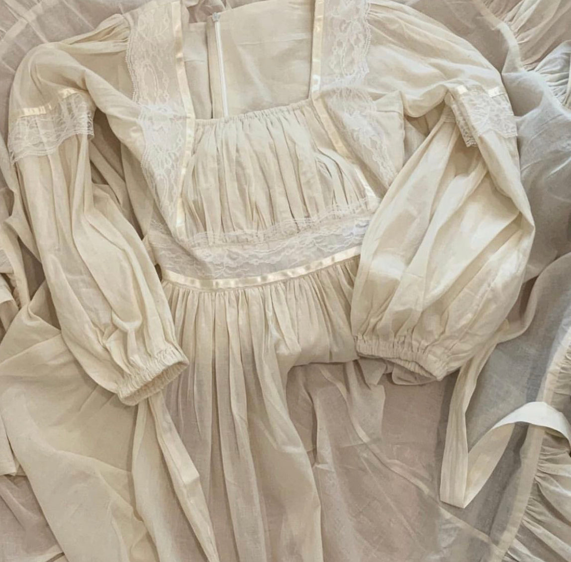 Elle full dress