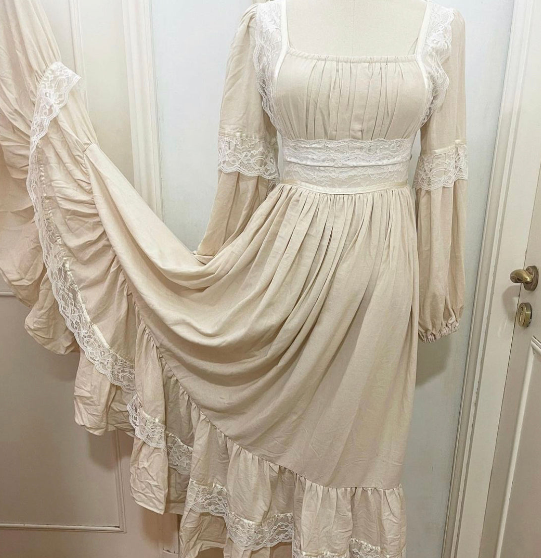 Elle full dress