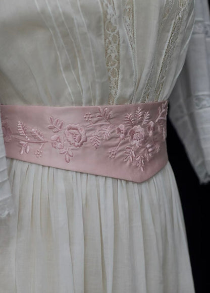 Embroidered belt