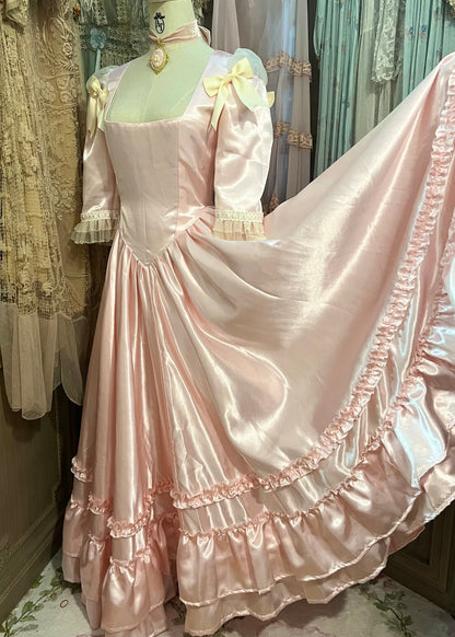 Royal thé with Marie dress