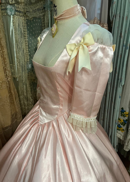 Royal thé with Marie dress