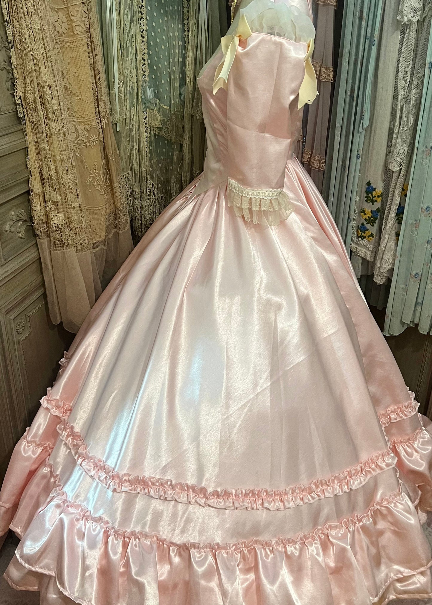 Royal thé with Marie dress
