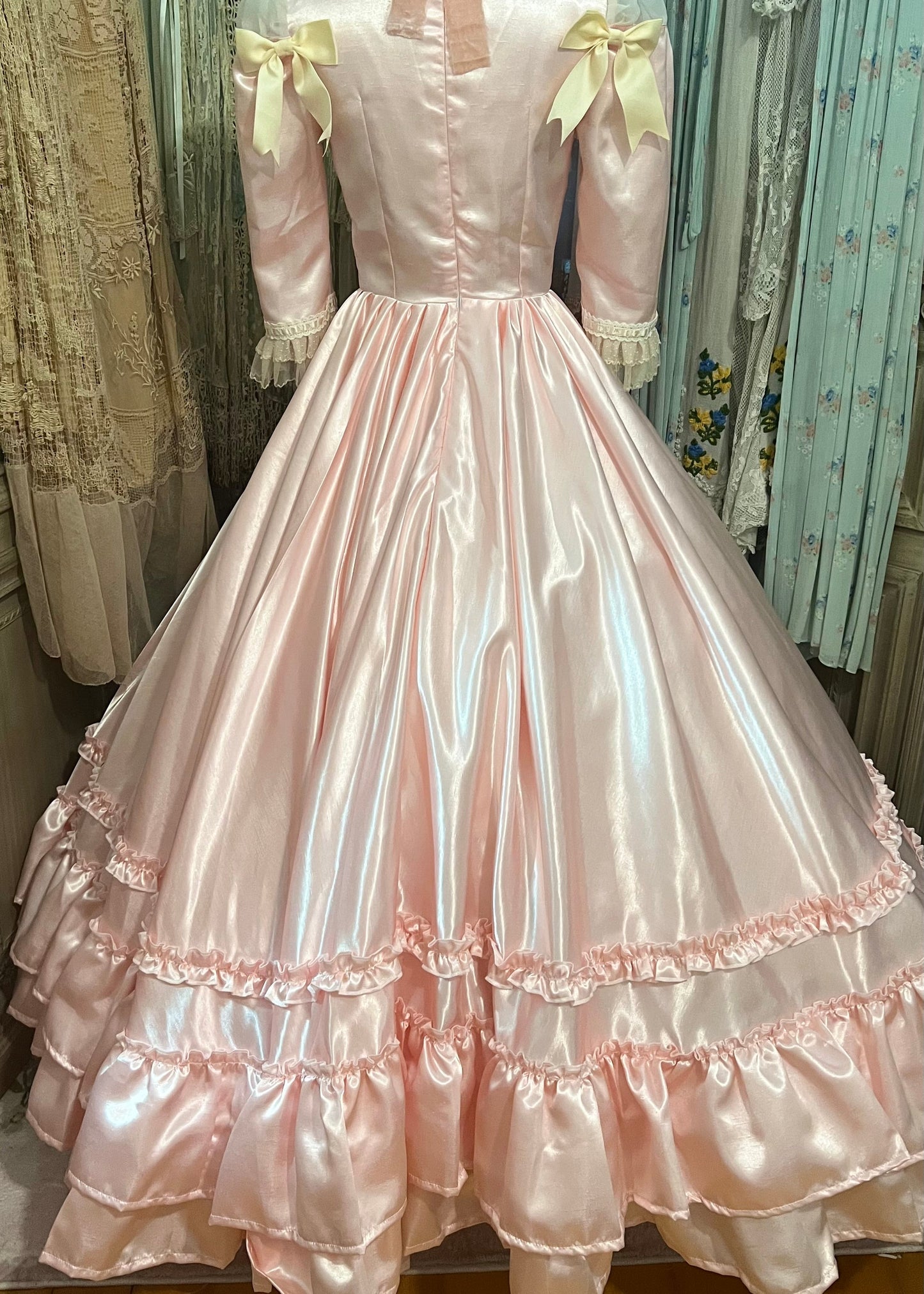 Royal thé with Marie dress