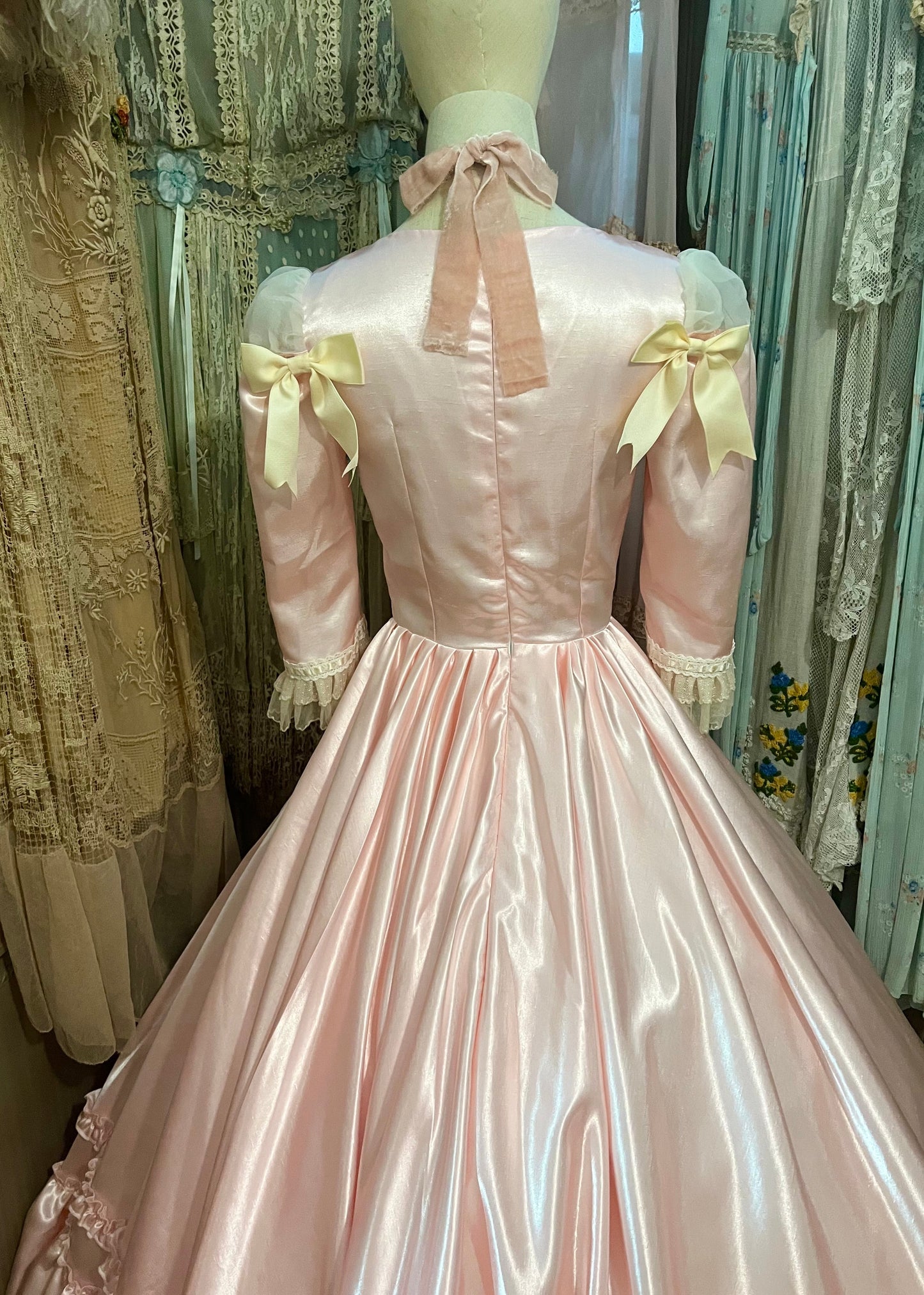 Royal thé with Marie dress