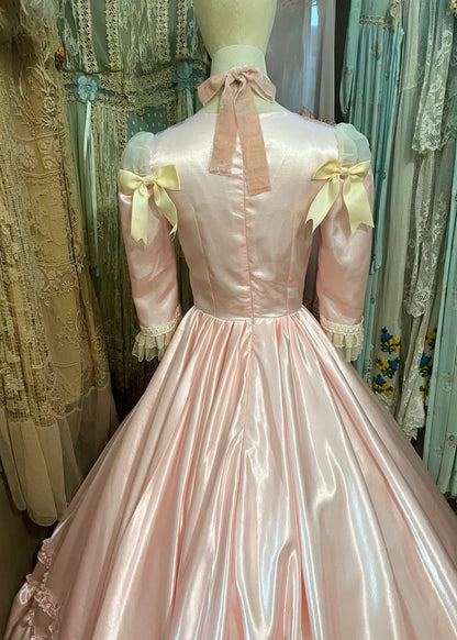 Royal thé with Marie dress