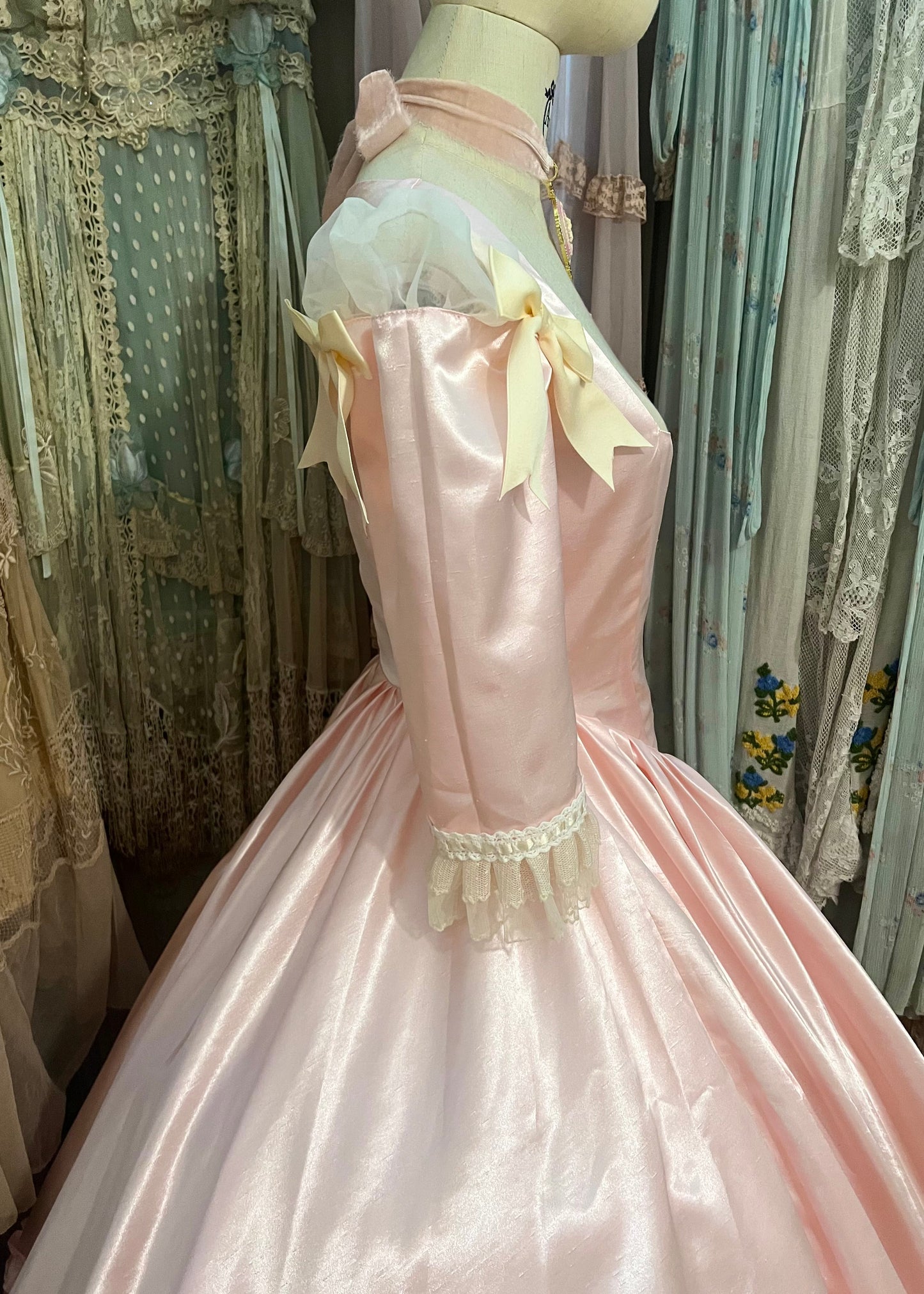 Royal thé with Marie dress