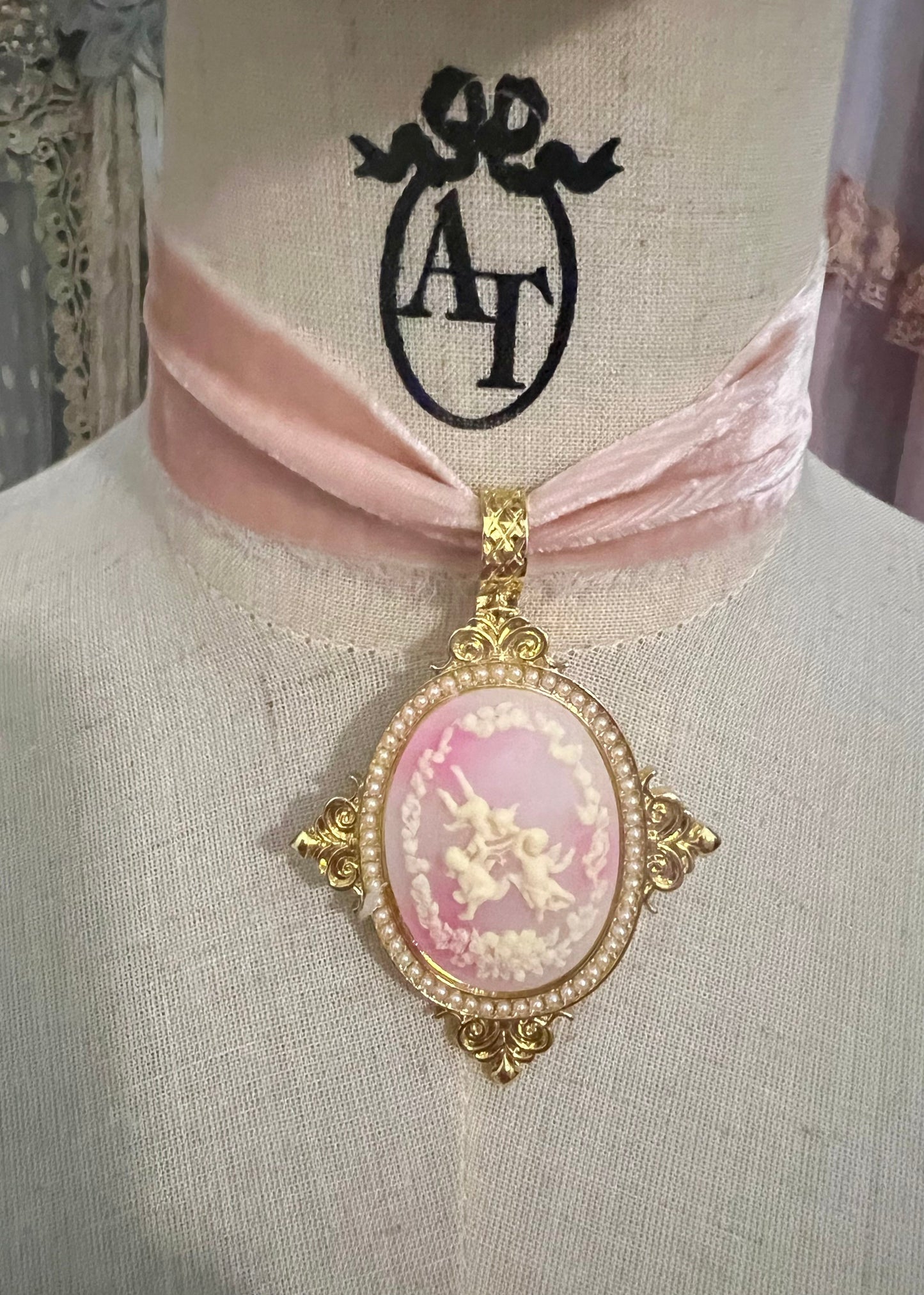 Royal thé with Marie dress