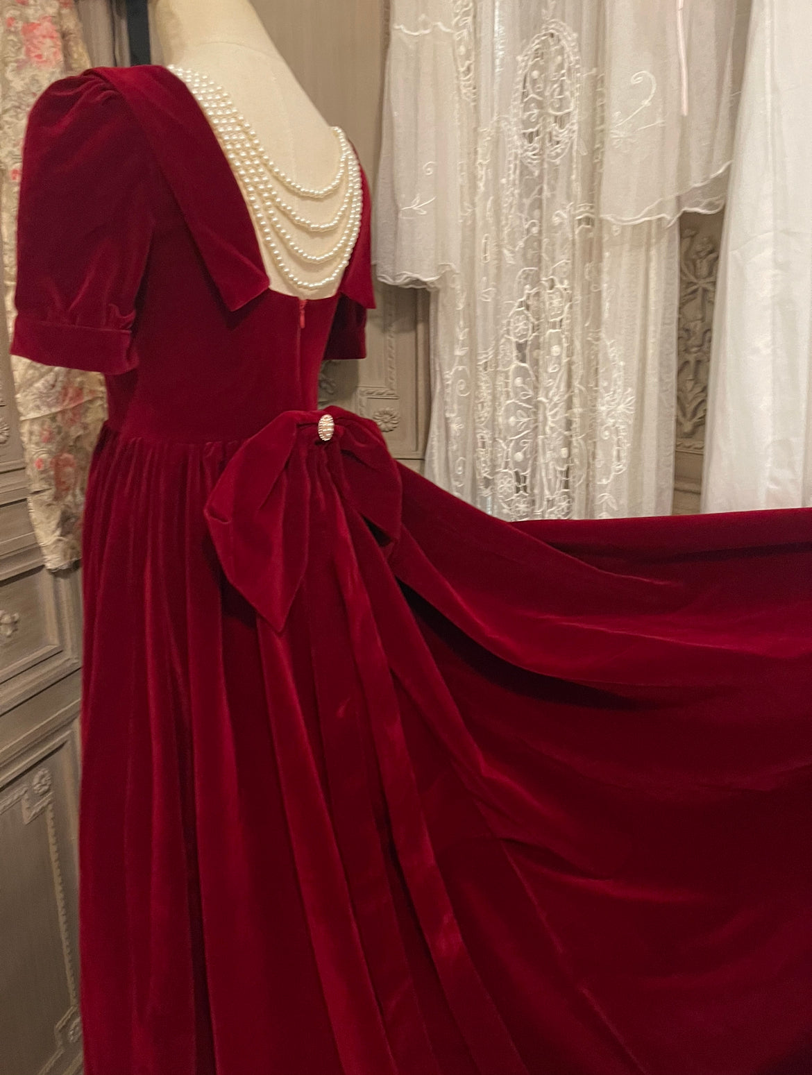Lady in red dress short sleeves version
