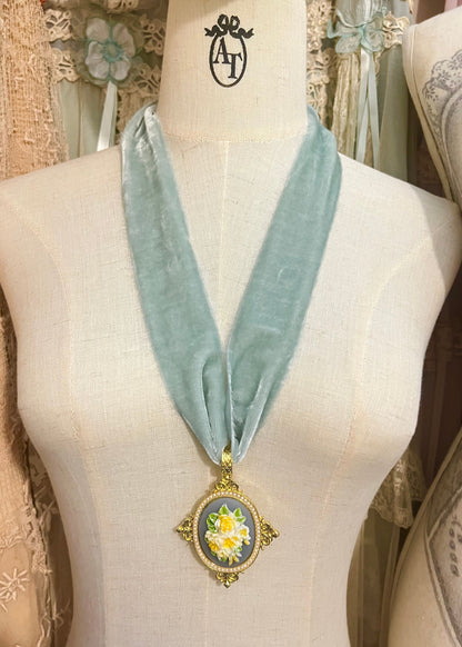 Rococo dreams choker