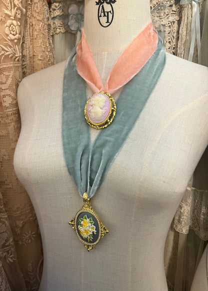 Rococo dreams choker