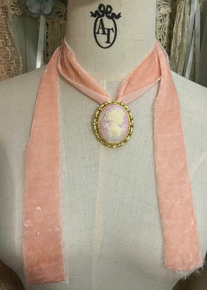 Rococo dreams choker