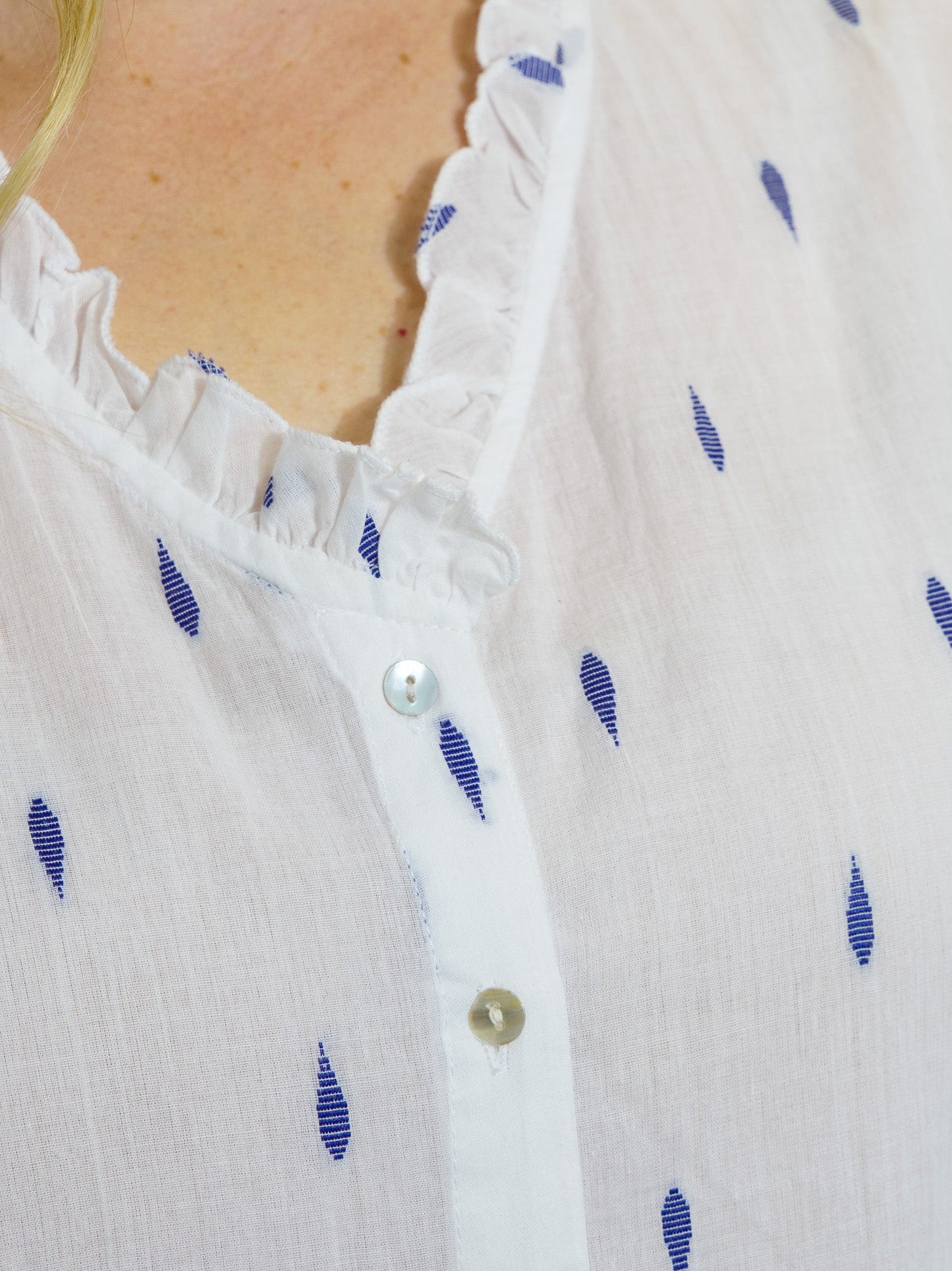Capricorn Shirt in Blue Leaf motif on white